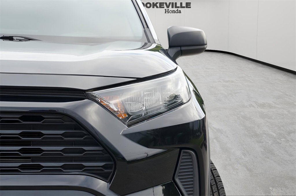 Used 2021 Toyota RAV4 LE image 4