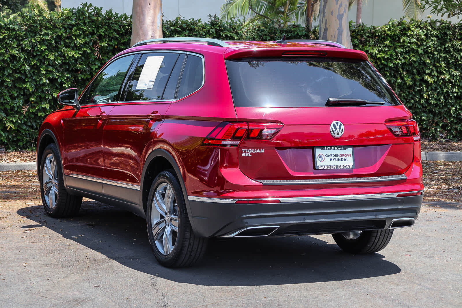 Used 2020 Volkswagen Tiguan SEL FWD image 8