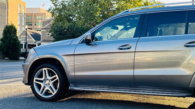 Used 2014 Mercedes-Benz GL 550 4MATIC image 12