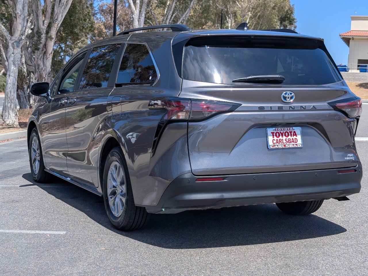 Used 2023 Toyota Sienna XLE FWD image 13