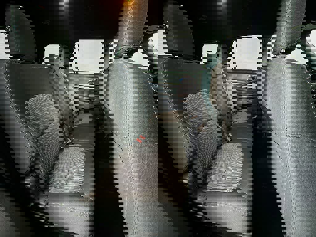 Used 2019 Ford Explorer XLT image 31