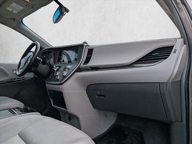 Used 2015 Toyota Sienna XLE image 21
