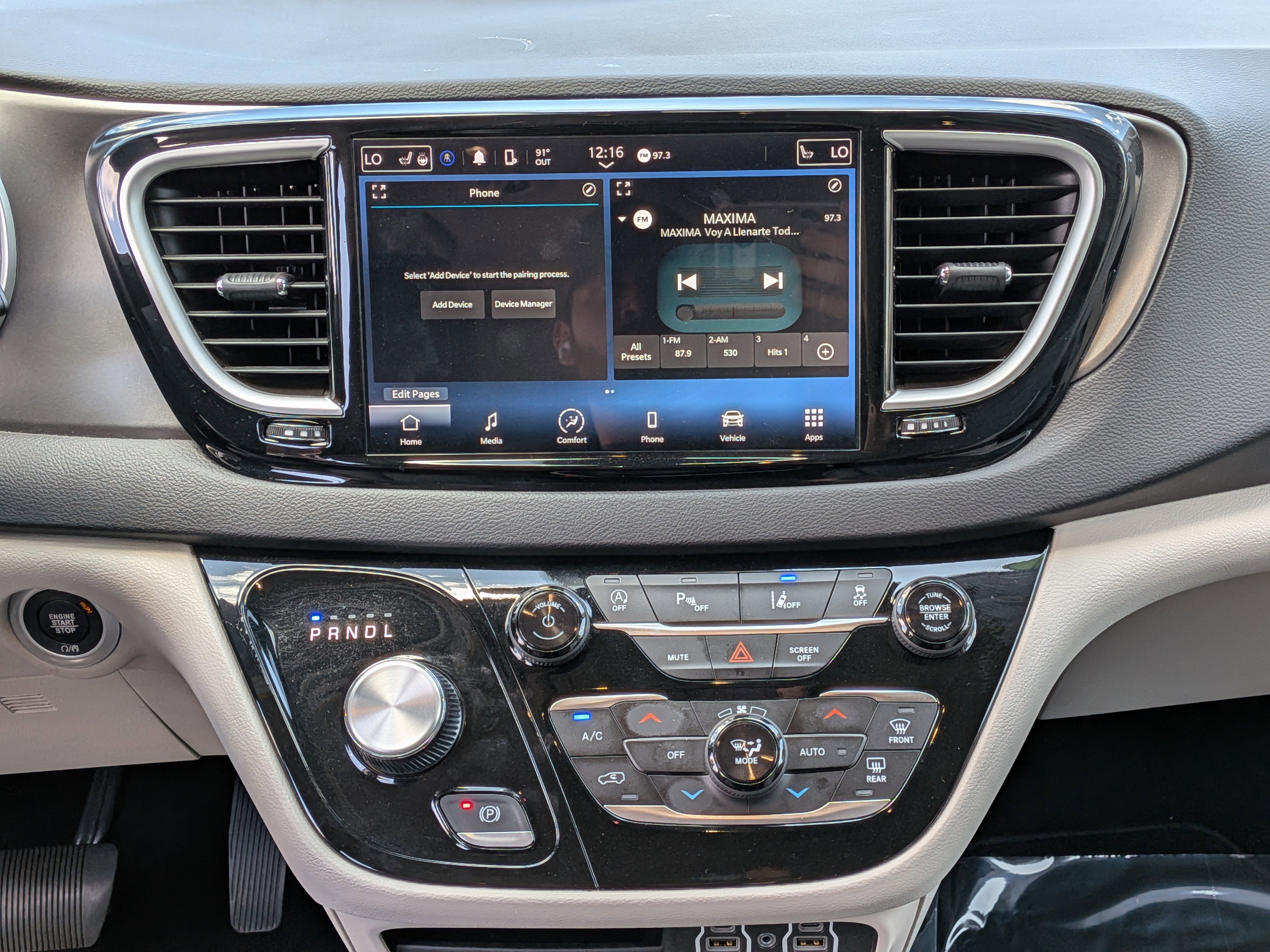 Used 2024 Chrysler Pacifica Touring-L FWD image 21