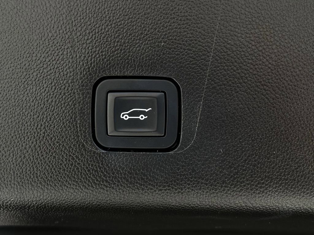 Used 2019 Chevrolet Traverse Premier w/ LPO, Blackout Package FWD image 32
