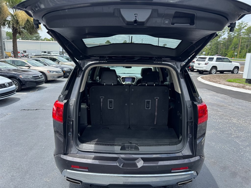 Used 2017 GMC Acadia Denali w/ Technology Package FWD image 23