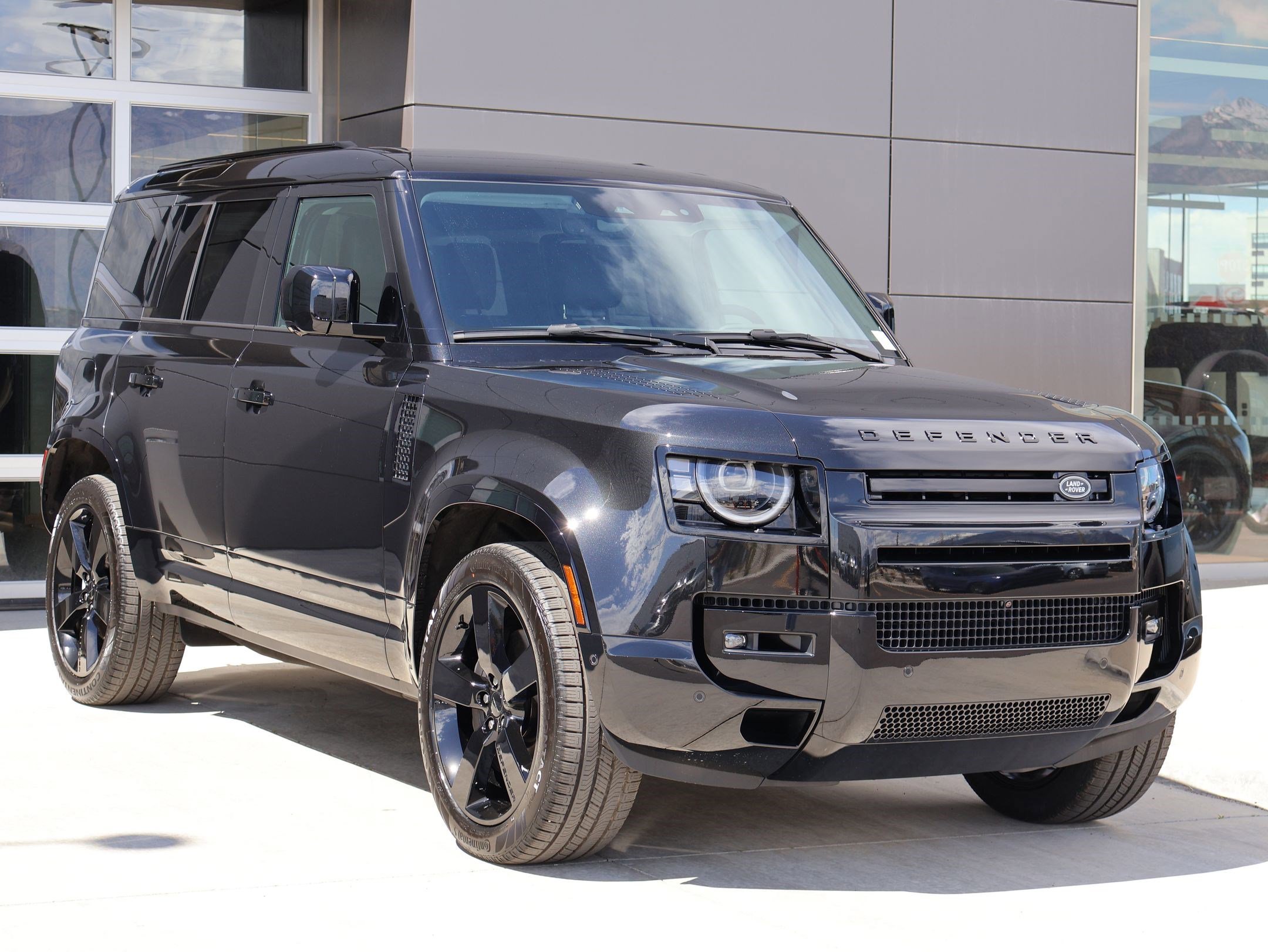 New 2026 Land Rover Defender 110 X-Dynamic SE AWD/4WD image 3