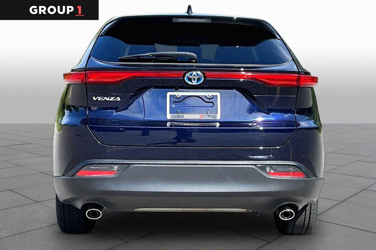 Used 2023 Toyota Venza LE AWD/4WD image 5