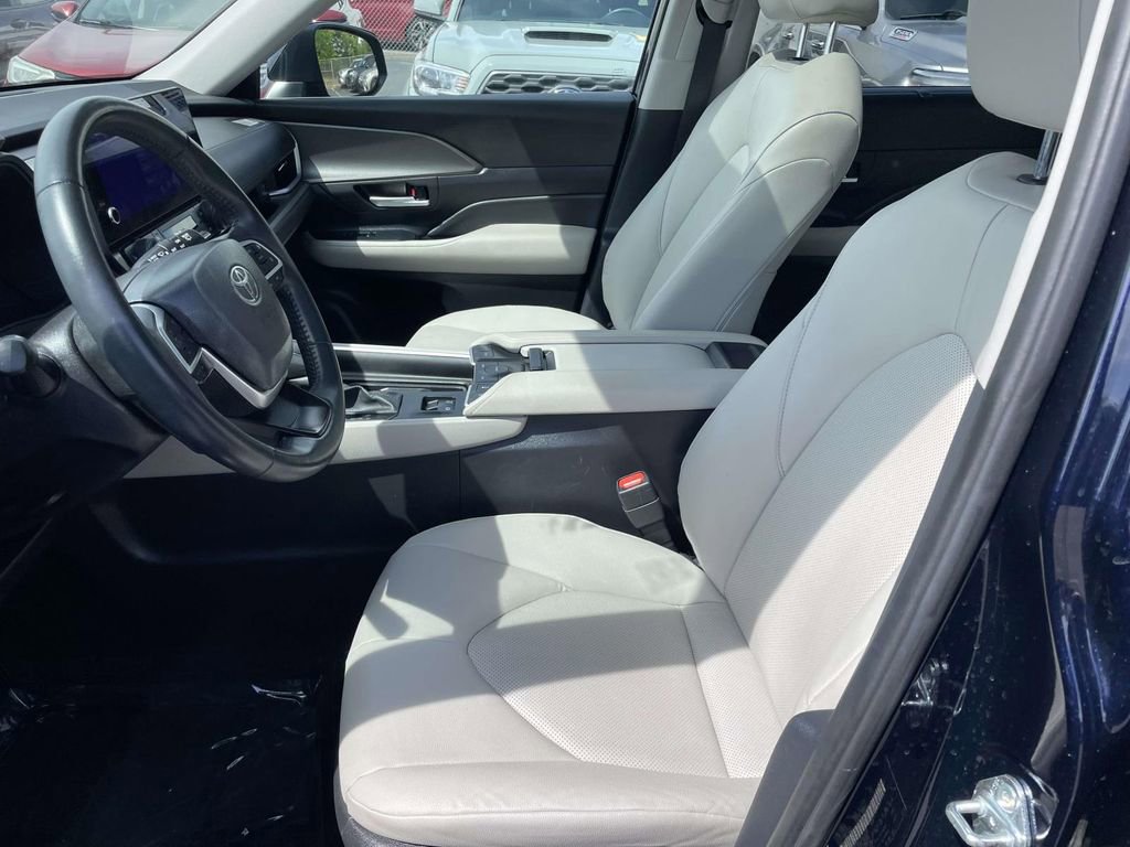 Used 2025 Toyota Grand Highlander FWD image 30
