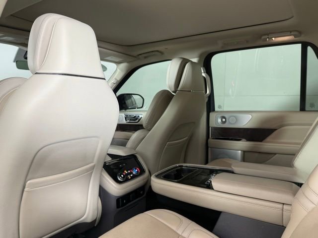 Used 2020 Lincoln Navigator L Reserve w/ Luxury Package AWD/4WD image 24