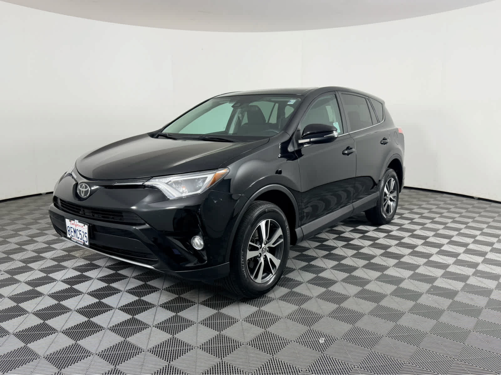 Used 2018 Toyota RAV4 XLE FWD image 7