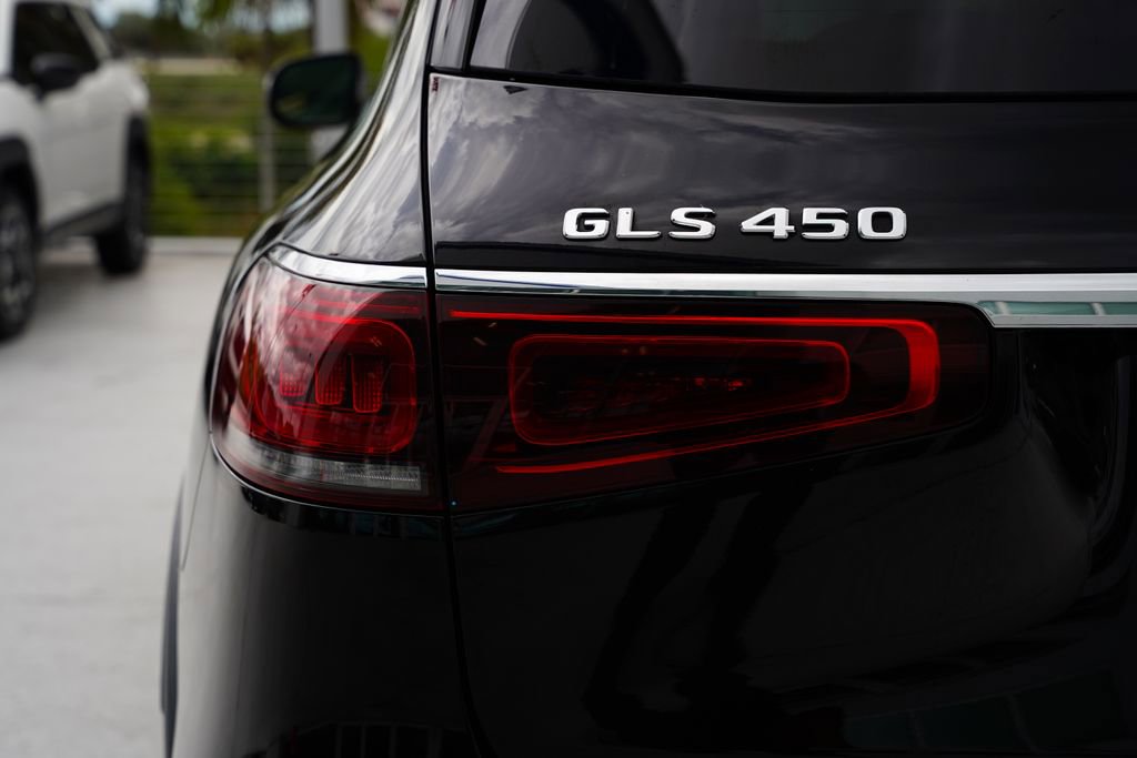 Used 2023 Mercedes-Benz GLS 450 4MATIC image 9
