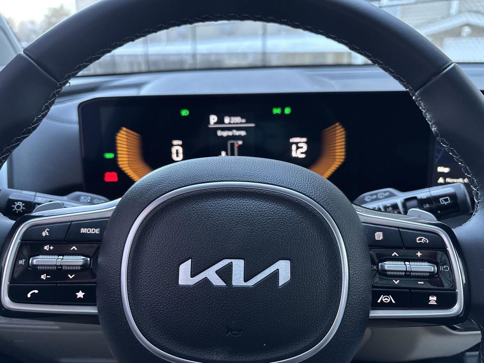 Used 2025 Kia Sorento EX image 15