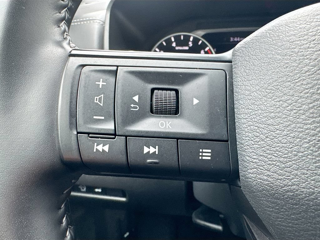 Certified 2025 Nissan Rogue SV AWD/4WD image 11
