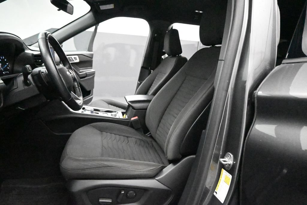 Used 2020 Ford Explorer XLT w/ Comfort Package AWD/4WD image 12
