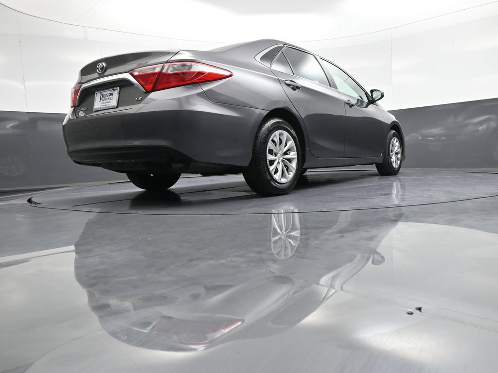 Used 2016 Toyota Camry LE FWD image 29