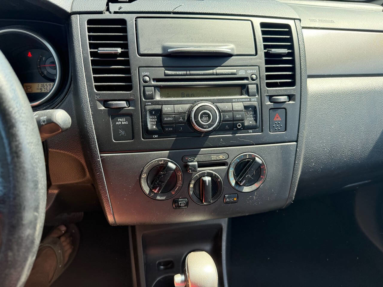 Used 2009 Nissan Versa SL w/ Convenience Pkg image 22