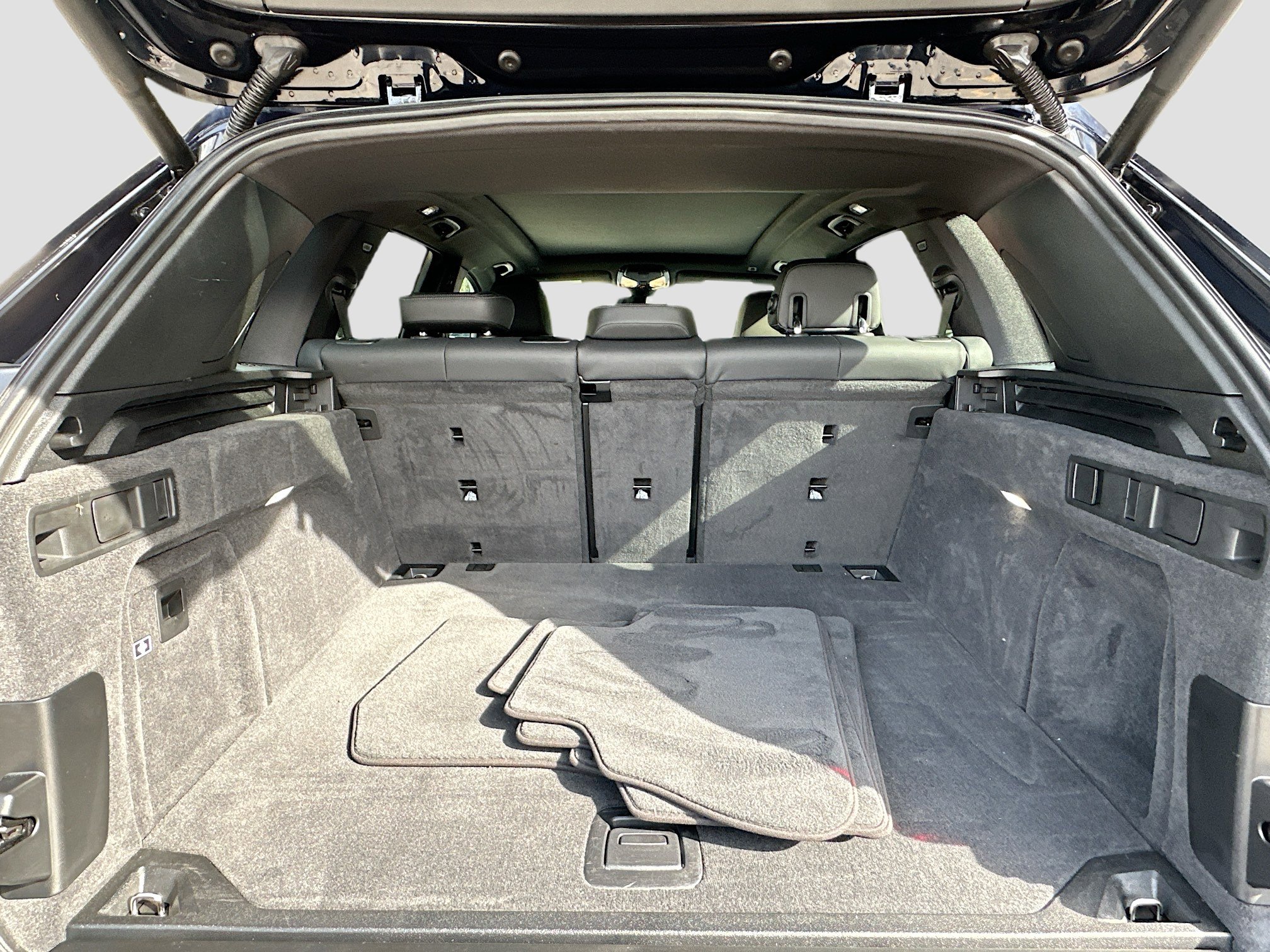 Used 2020 BMW X5 xDrive40i w/ M Sport Package image 28