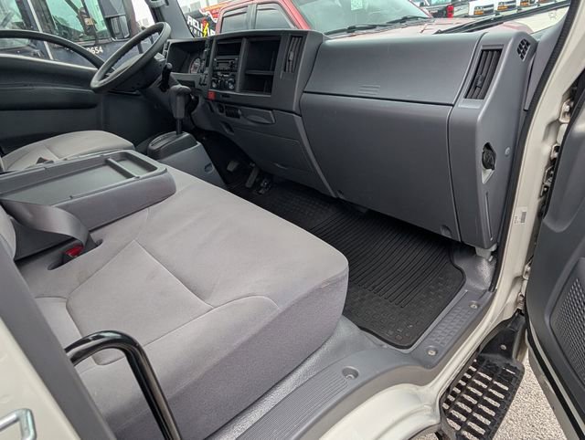 Used 2020 Isuzu NPR RWD image 11