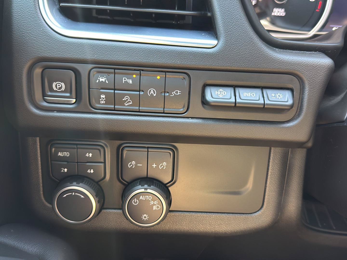 Used 2021 Chevrolet Suburban Premier AWD/4WD image 21