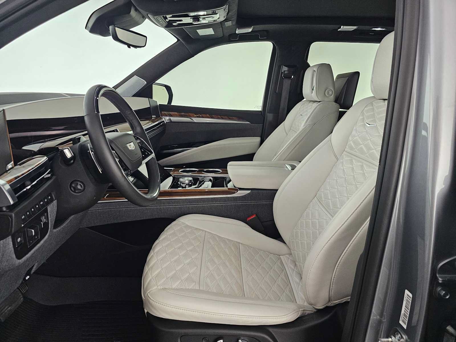 Certified 2025 Cadillac Escalade Sport Platinum w/ LPO, Floor Liner Package AWD/4WD image 23