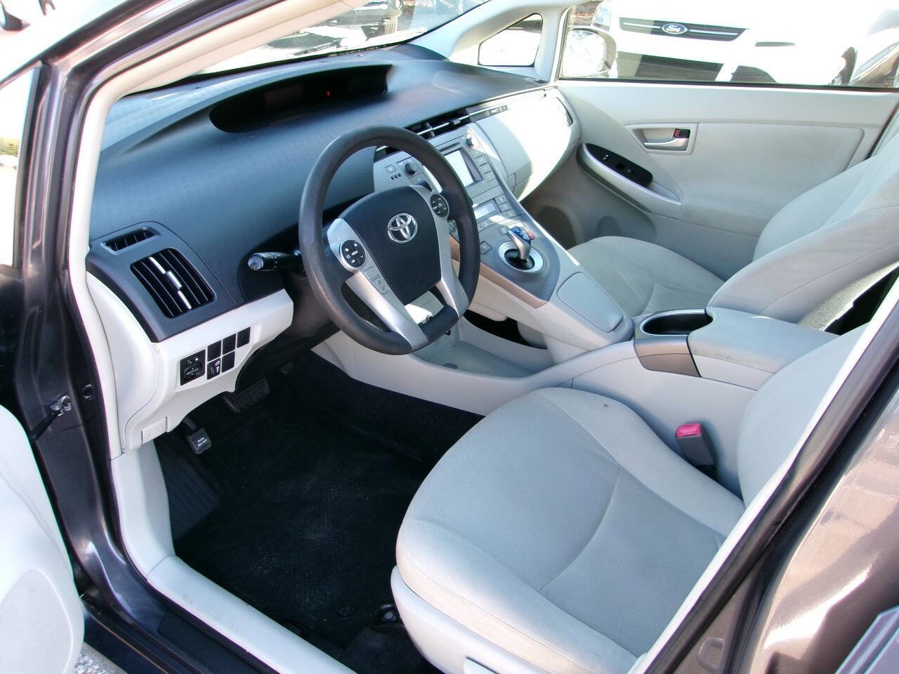 Used 2013 Toyota Prius One image 7