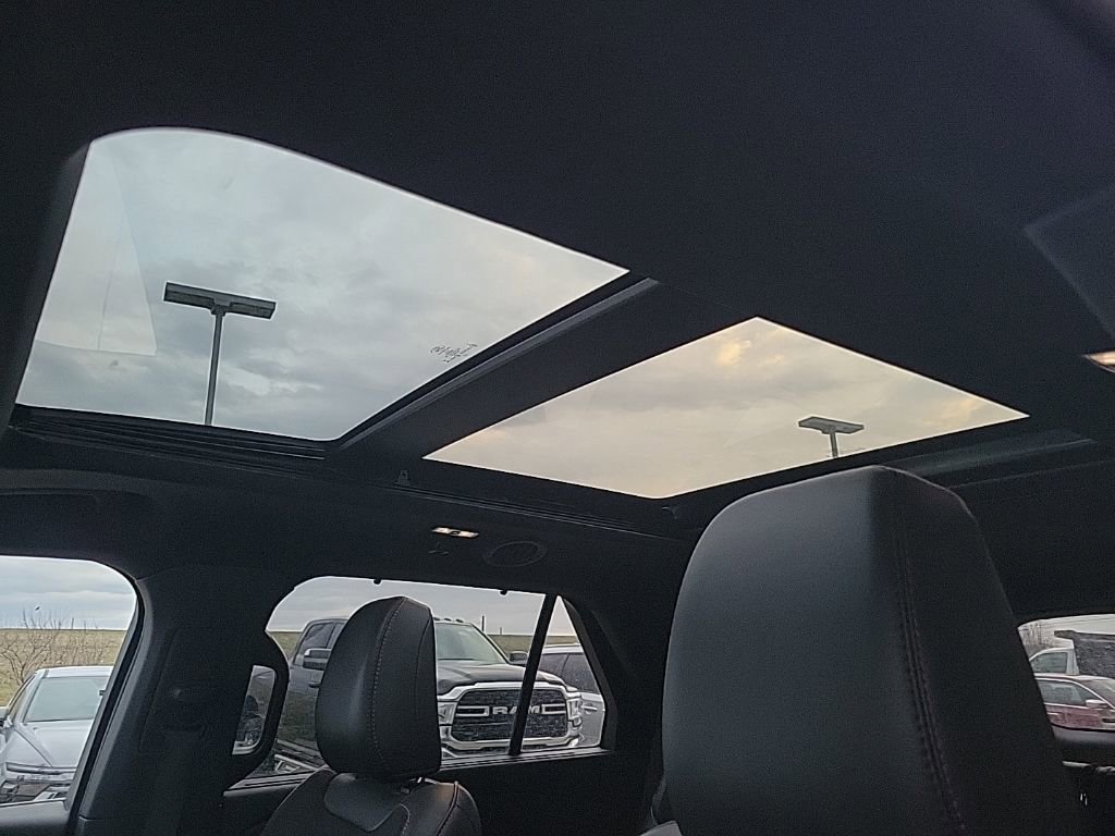 Used 2025 Ford Explorer ST image 13