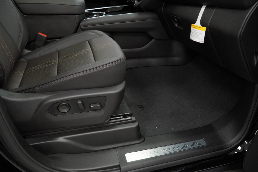 New 2026 Chevrolet Suburban High Country AWD/4WD image 32