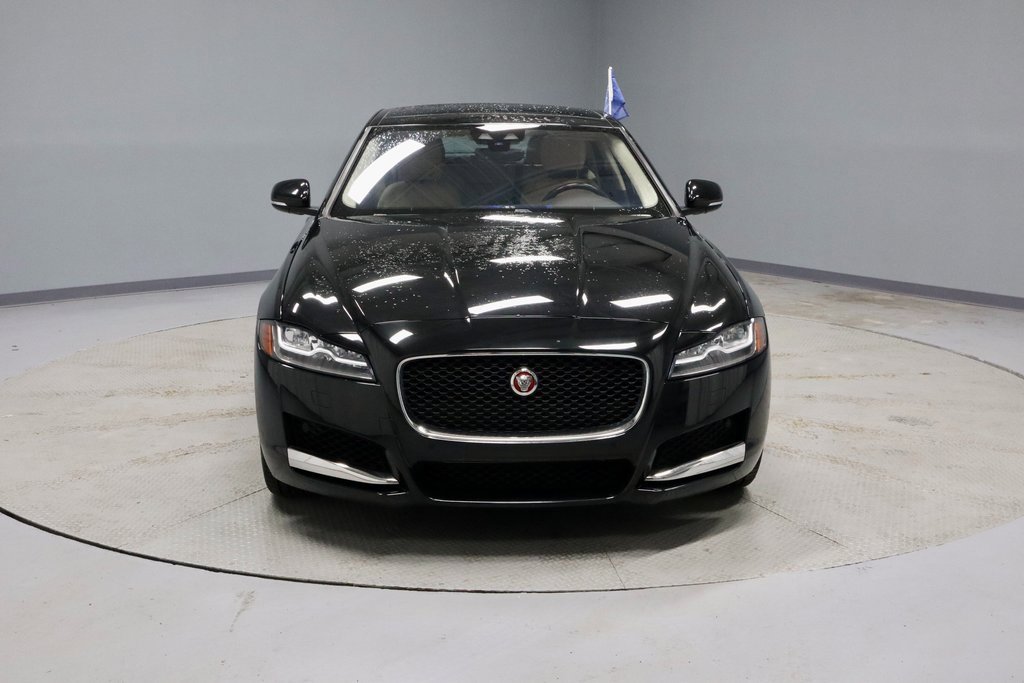 Used 2020 Jaguar XF Prestige image 5