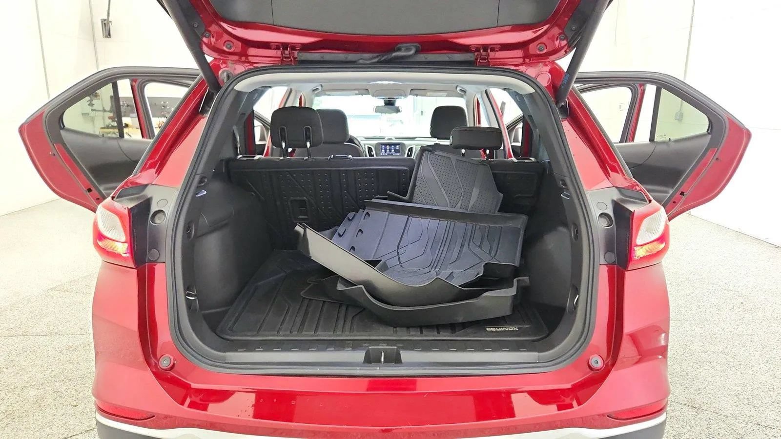 Used 2020 Chevrolet Equinox LT FWD image 38