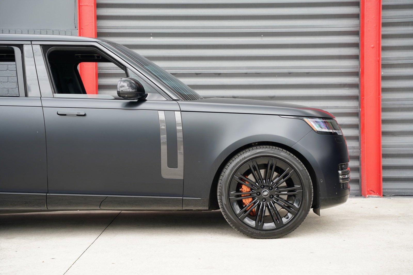 Used 2023 Land Rover Range Rover Long Wheelbase SE image 10