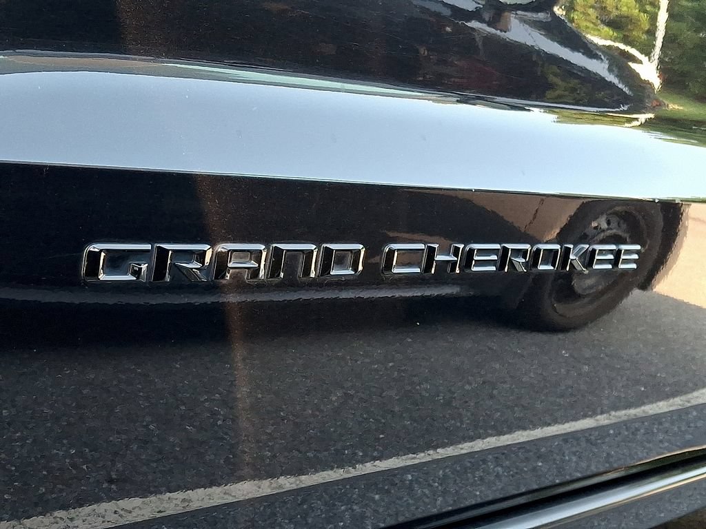 Used 2015 Jeep Grand Cherokee Altitude AWD/4WD image 11