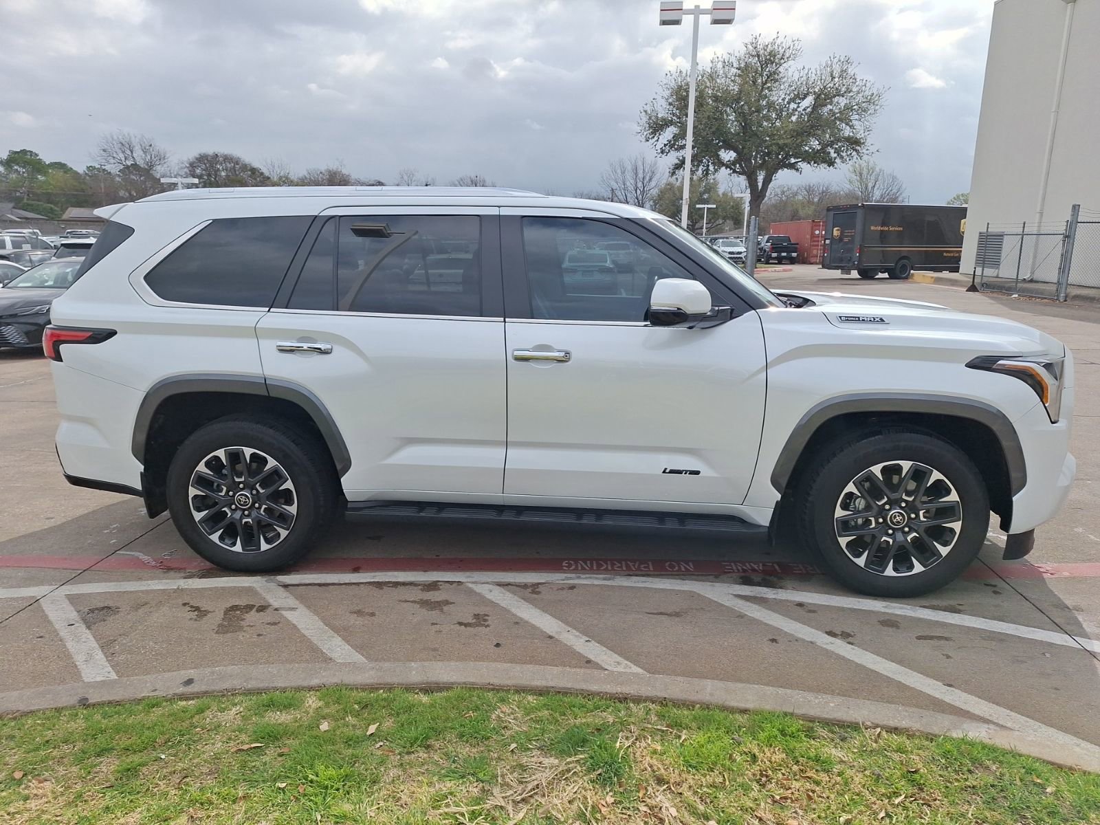 Used 2024 Toyota Sequoia Limited image 7