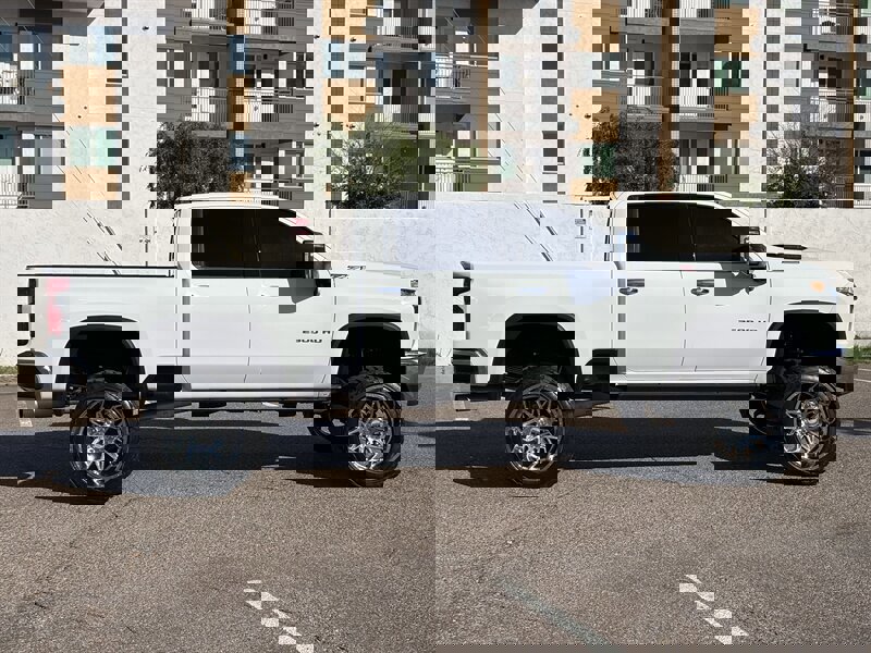 Used 2023 Chevrolet Silverado 2500 LTZ w/ LTZ Premium Package image 3