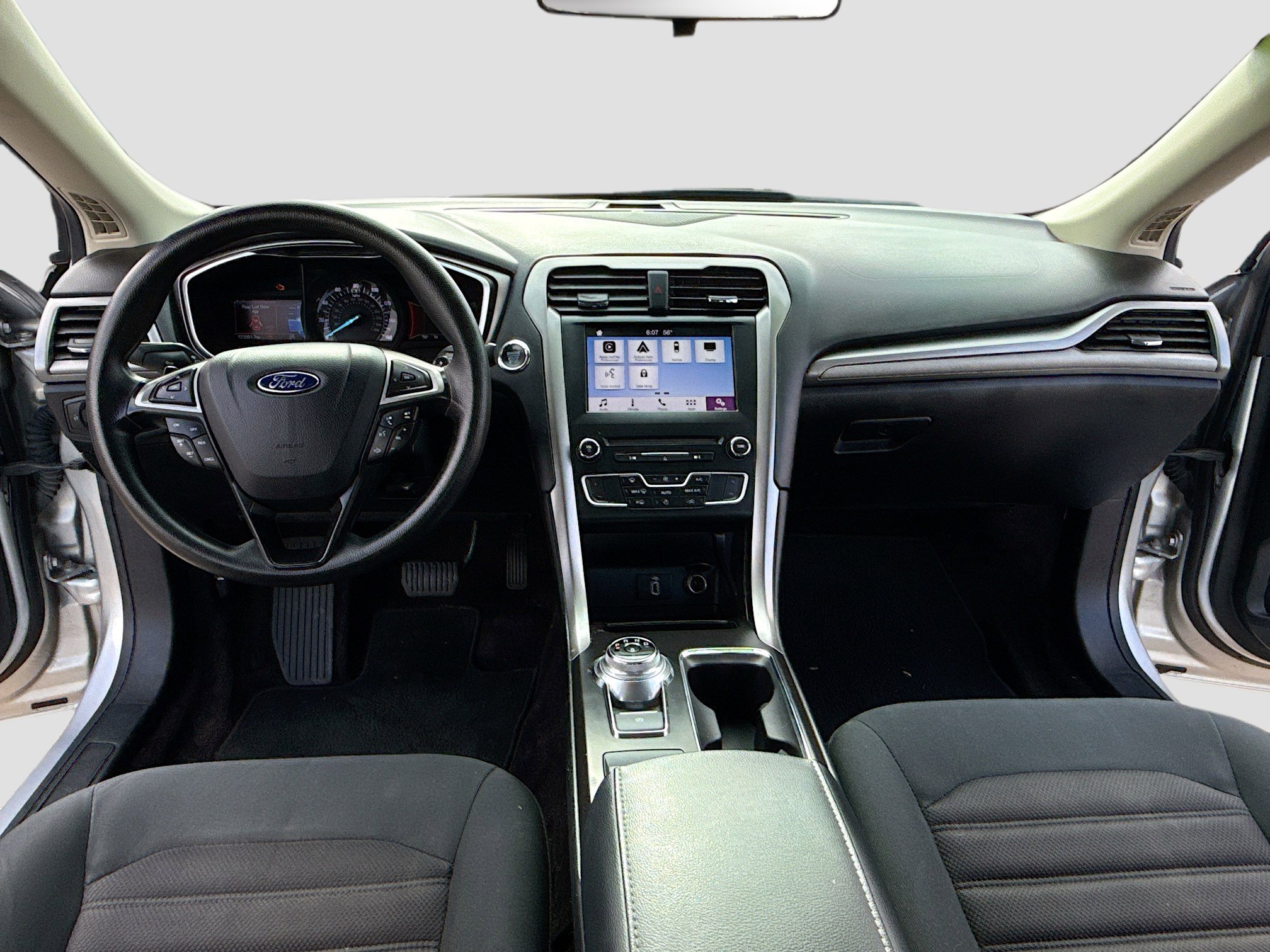 Used 2017 Ford Fusion SE w/ Fusion SE Technology Package FWD image 3