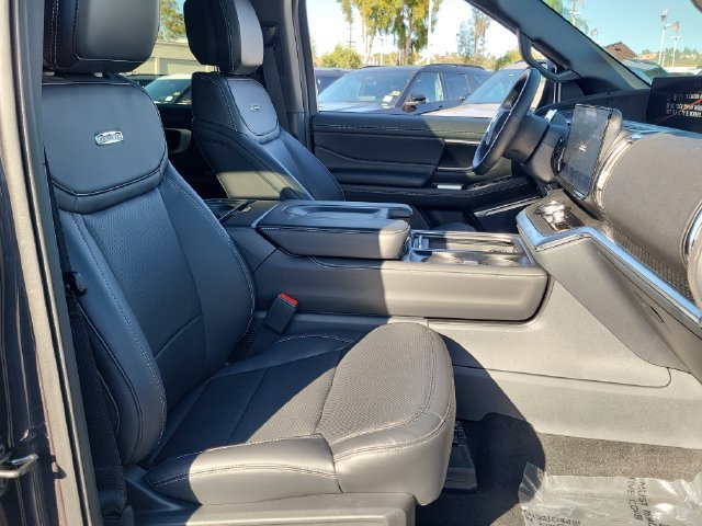 New 2027 Ford Expedition Platinum w/ Stealth Performance Package AWD/4WD image 17