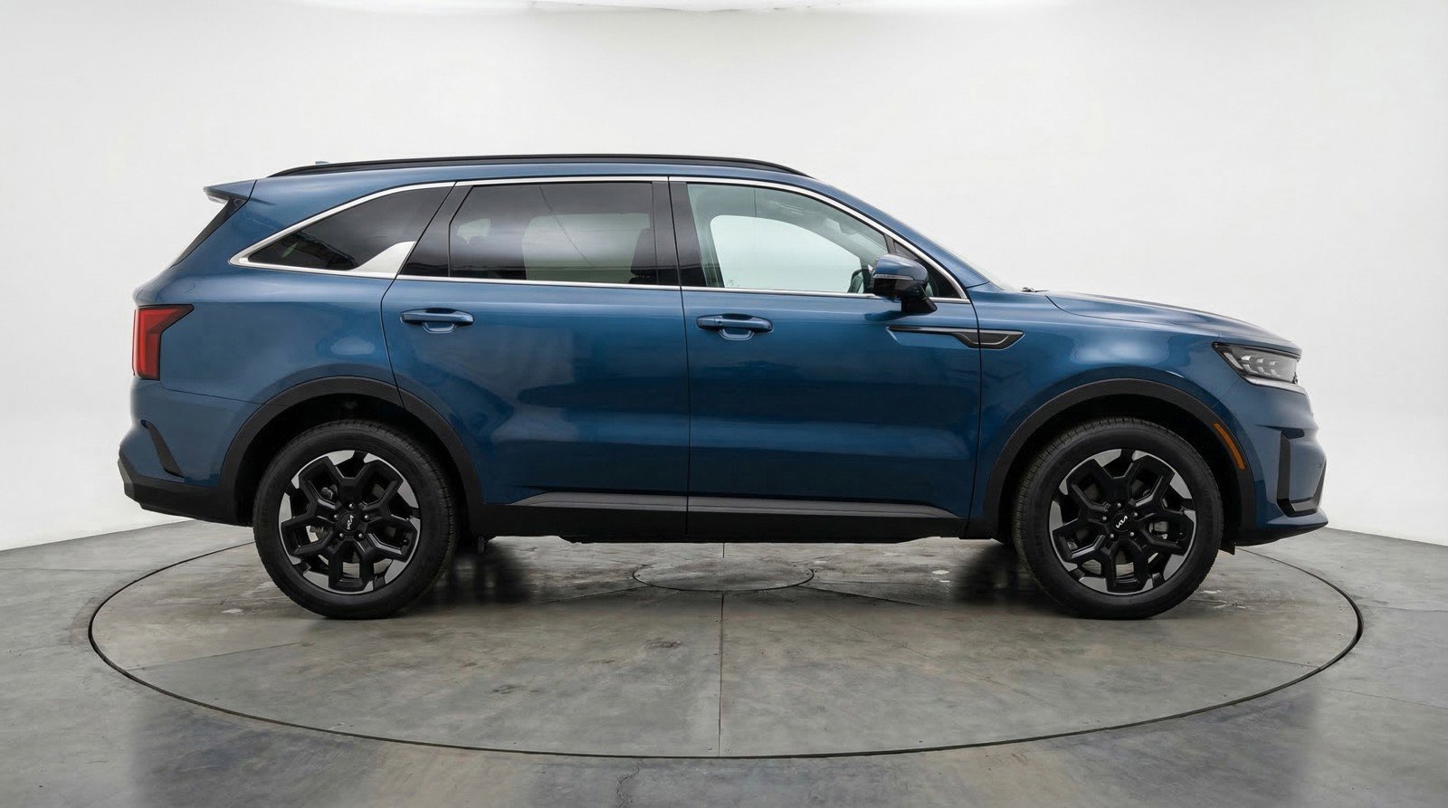 Used 2024 Kia Sorento S image 11