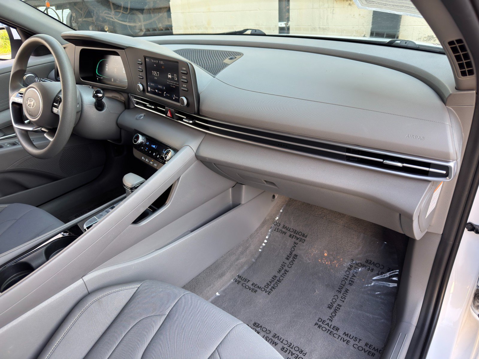 Used 2025 Hyundai Elantra Hybrid FWD image 13