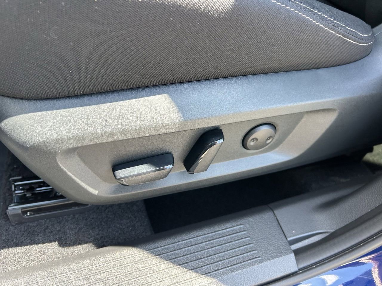 Certified 2026 Nissan Rogue SV image 27