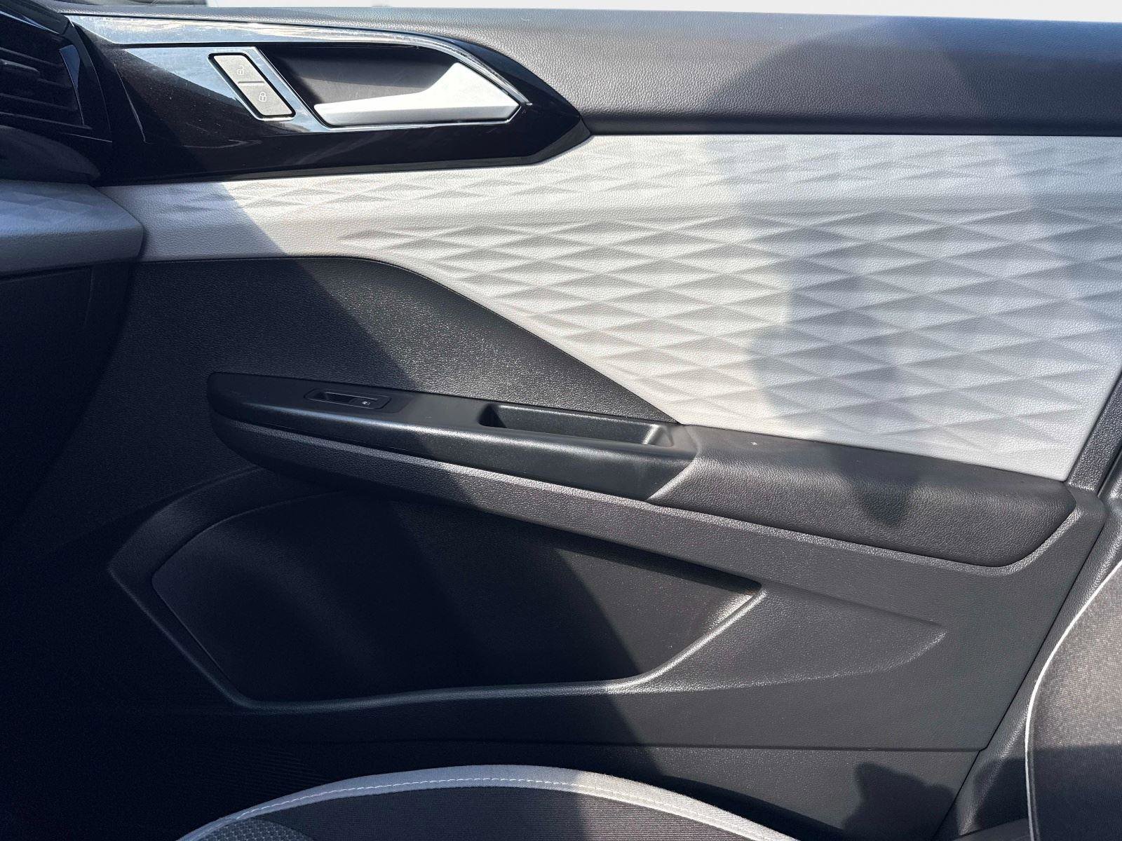 Certified 2022 Volkswagen Taos S image 23