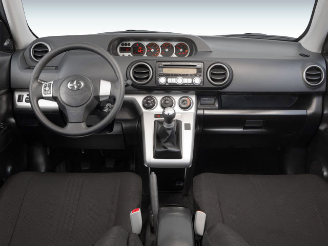 Used 2008 Scion xB FWD image 4