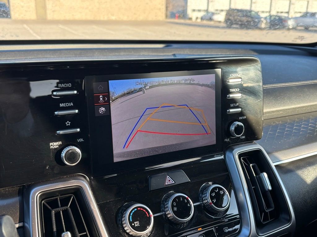 Used 2023 Kia Sorento LX image 16