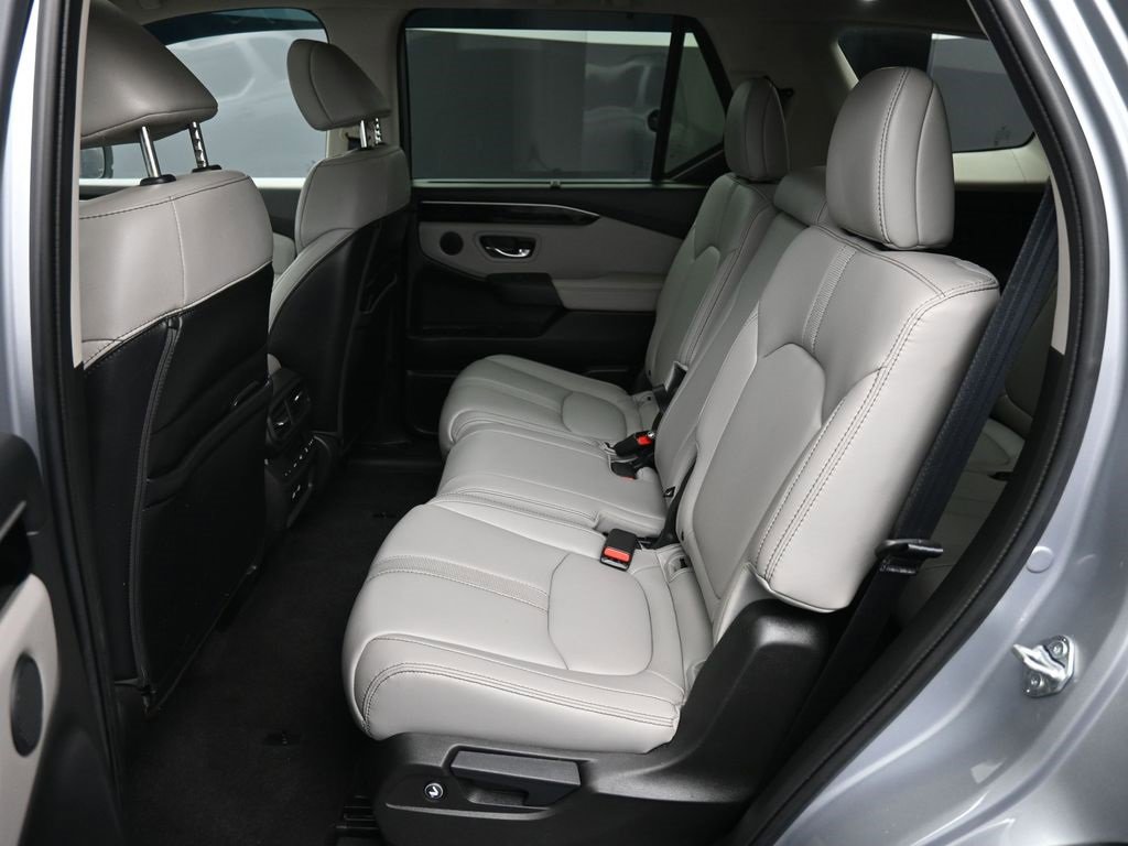 Used 2023 Honda Pilot Touring image 22