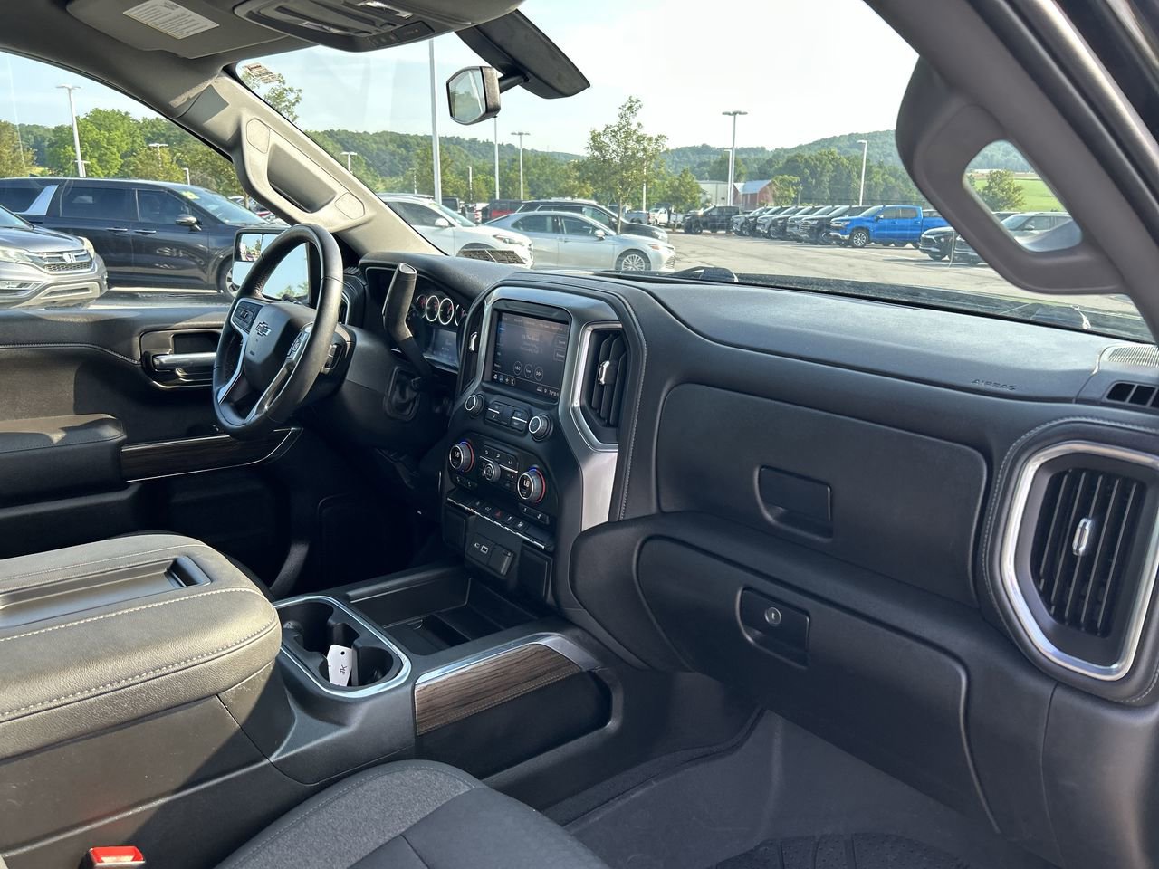 Used 2022 Chevrolet Silverado 1500 RST w/ LPO, Blackout Package AWD/4WD image 17