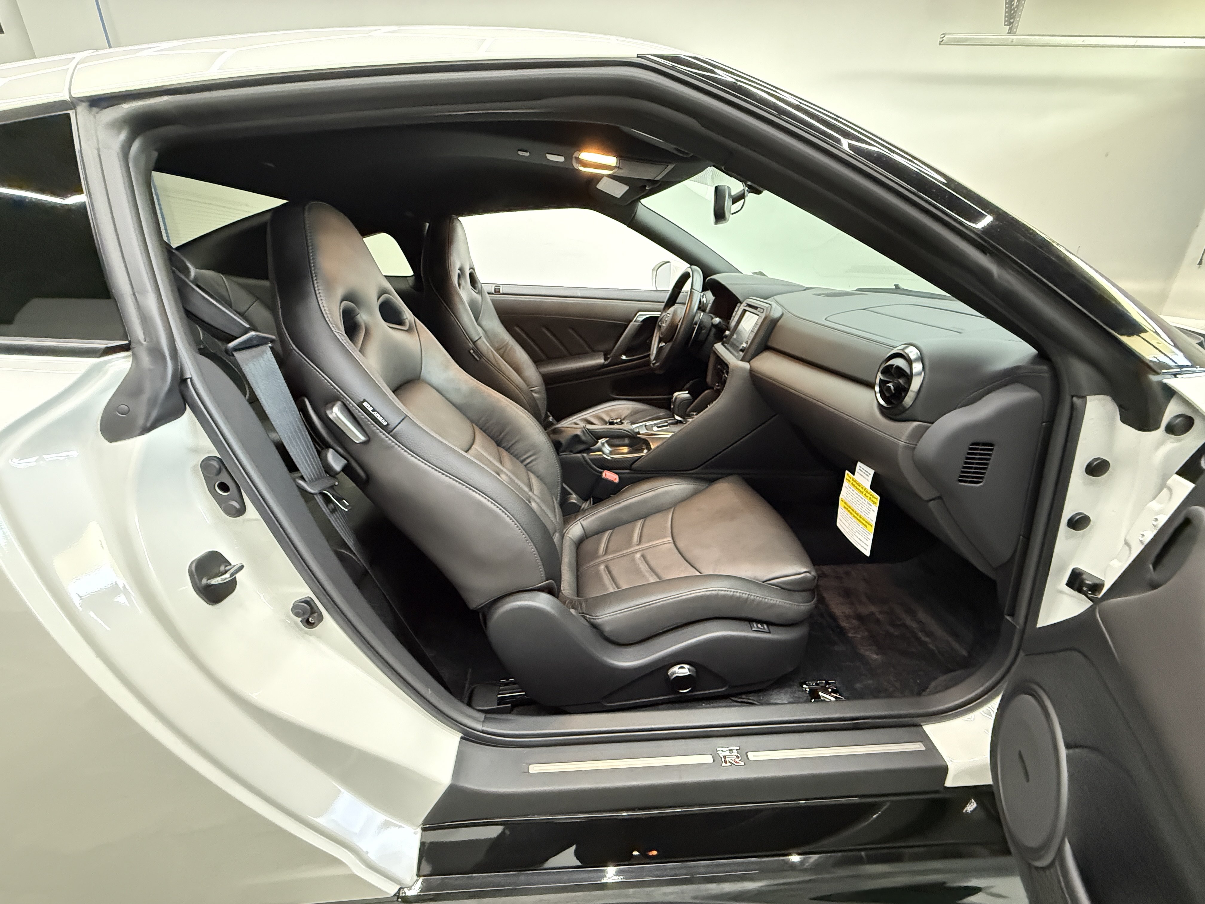 Used 2020 Nissan GT-R Premium AWD/4WD image 25