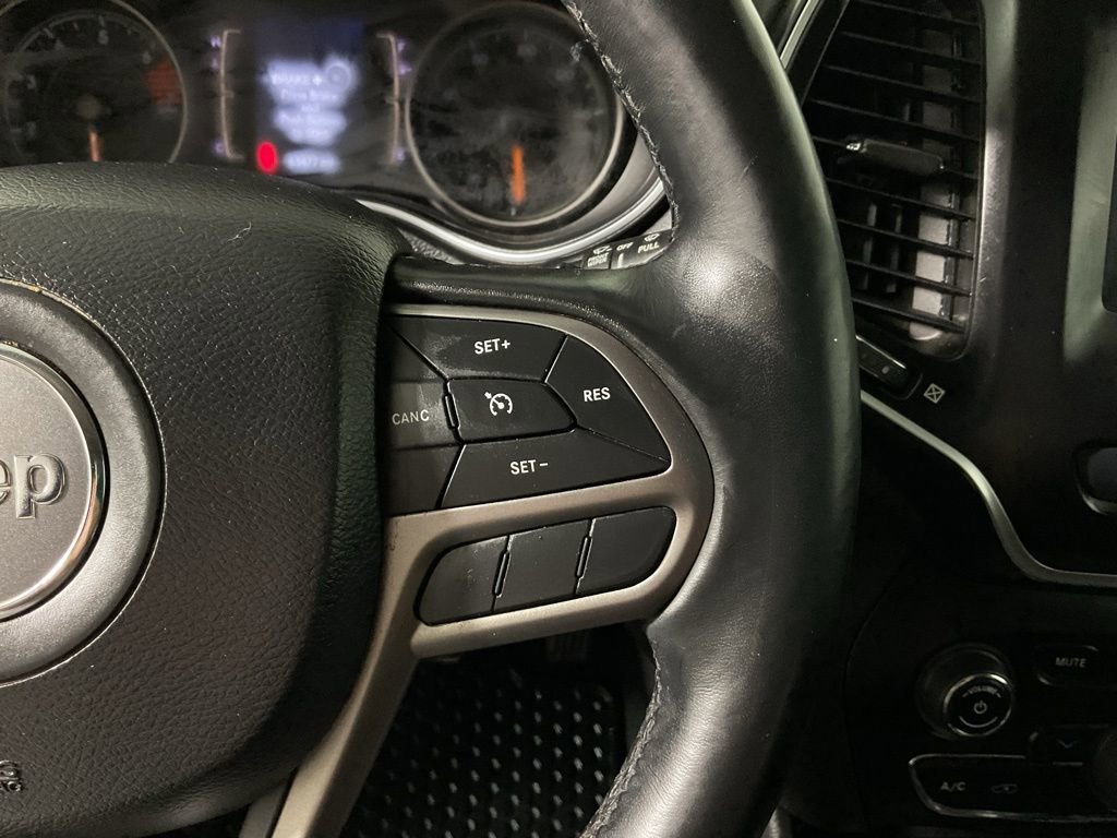 Used 2020 Jeep Cherokee Latitude Plus w/ Cold Weather Group image 24