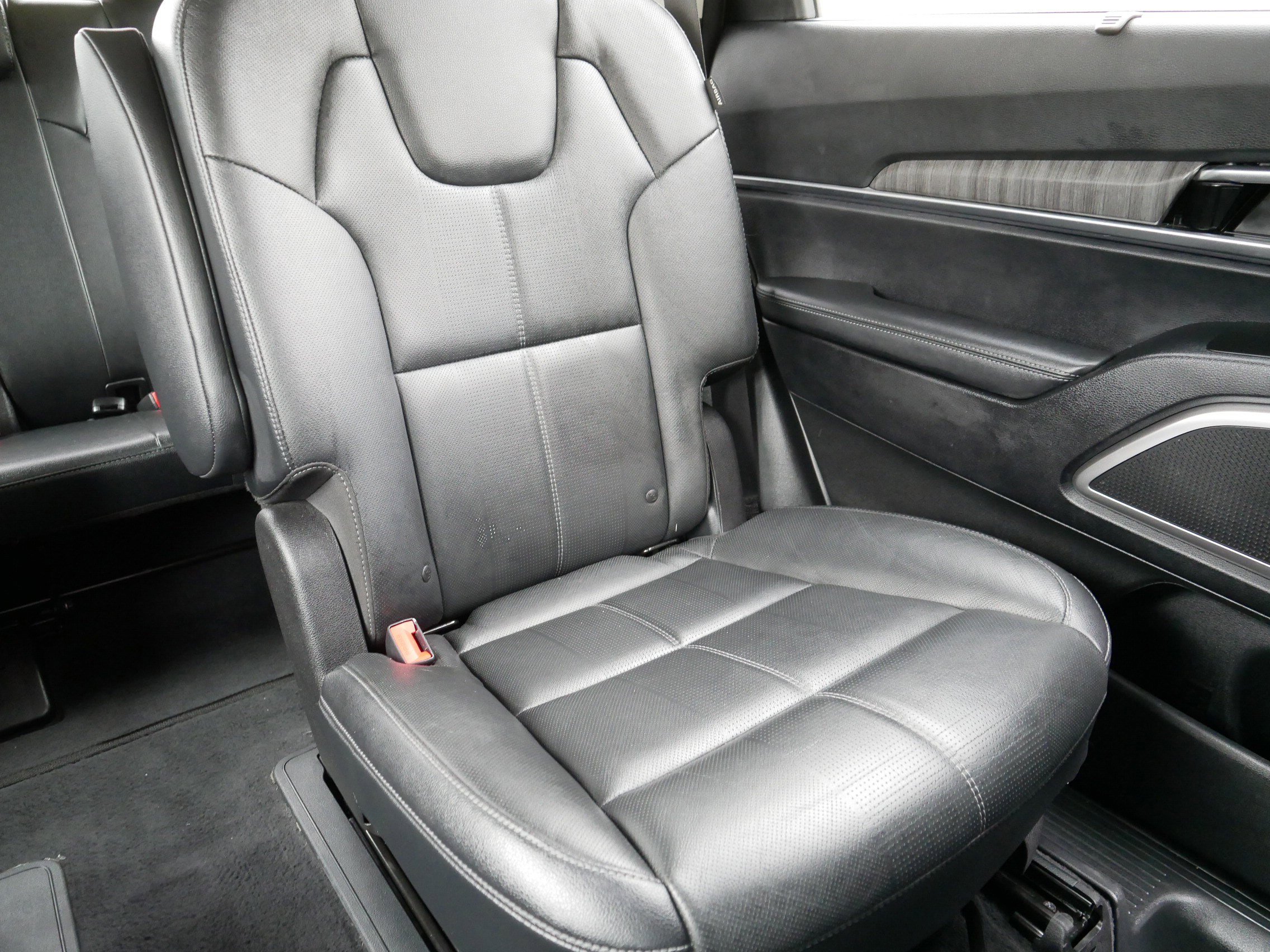Used 2024 Kia Telluride EX w/ EX Captain's Chair Package AWD/4WD image 14