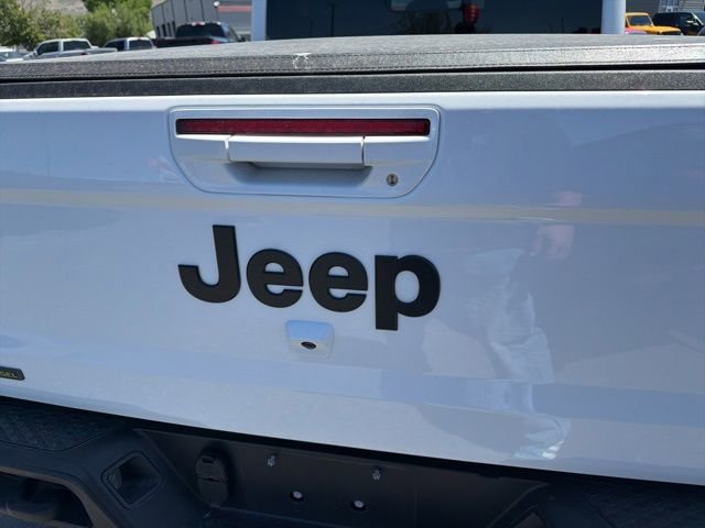 Used 2023 Jeep Gladiator Overland AWD/4WD image 13