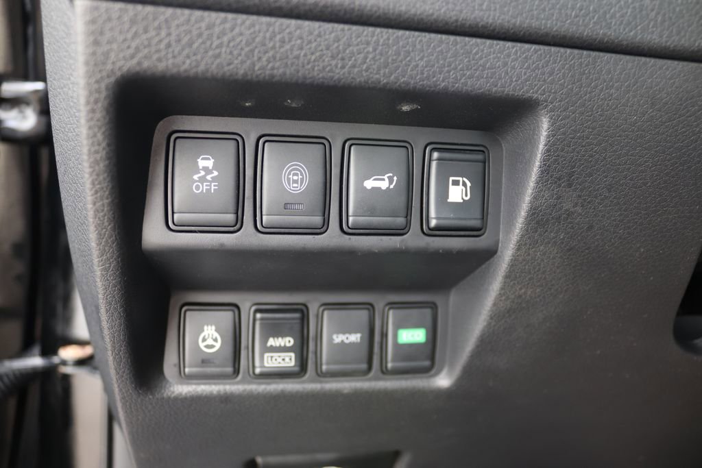 Used 2019 Nissan Rogue SV w/ Premium Package AWD/4WD image 16