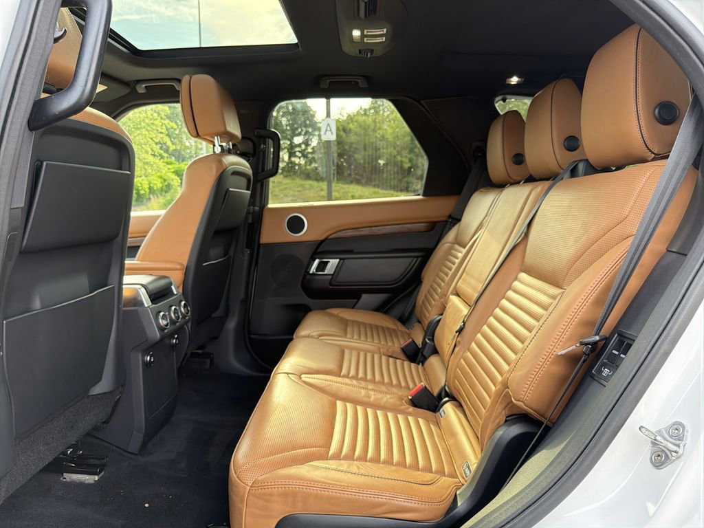 Used 2018 Land Rover Discovery HSE Luxury AWD/4WD image 5