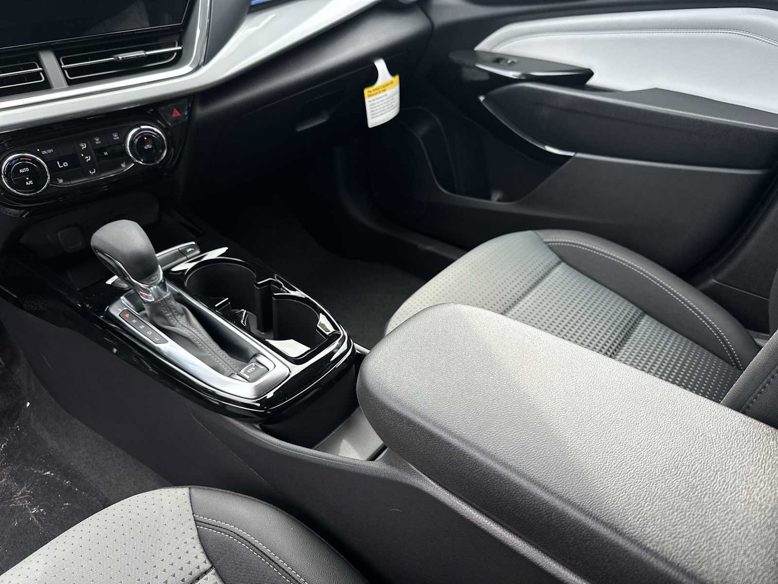 New 2026 Chevrolet Trax LT w/ LT Convenience Package FWD image 21
